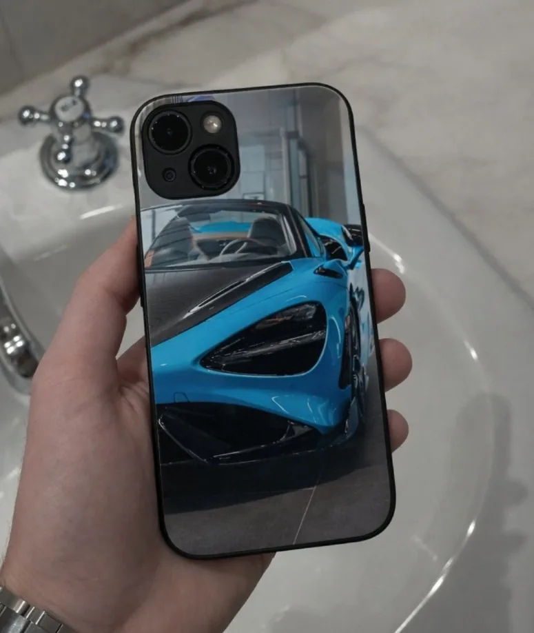 Funda impresa con la fotografía de un coche deportivo azul